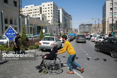 حضور زائران نوروزی در خیابانهای اطراف حرم مطهر رضوی