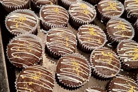 طرز تهیه ساده کاپ کیک شکلاتی با آب&zwnj;جوش + عکس