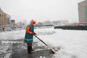 ویدئو | تلاش شبانه&zwnj;روزی خادمان شهری برای برف&zwnj;روبی و تسهیل عبور و مرور در خیابان&zwnj;های مشهد