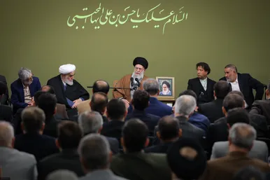 دیدار جمعی از شاعران و اهالی فرهنگ و ادب فارسی با رهبر انقلاب