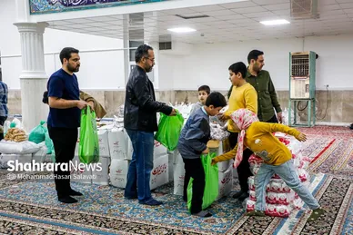 گزارش تصویری | تهیه ۱۰۰۰ بسته معیشتی برای ۱۰۰۰ خانواده نیازمند مشهدی