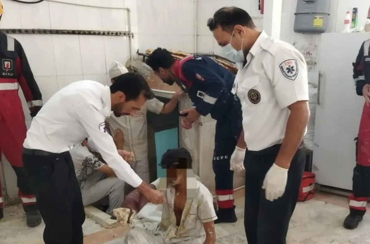نجات دست نانوا از دستگاه خمیرگیر در مشهد (۱۳ شهریور ۱۴۰۵)
