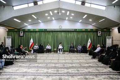 گزارش تصویری | دیدار آیت الله علم الهدی با خانواده شهدای هوافضای سپاه در جنگ ۱۲ روزه