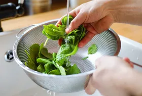 منابع غذایی ویتامین K و فواید آن