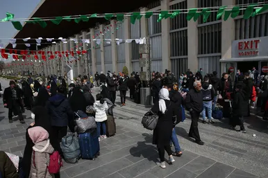 ورود مسافران نوروزی از طریق ناوگان ریلی به مشهد