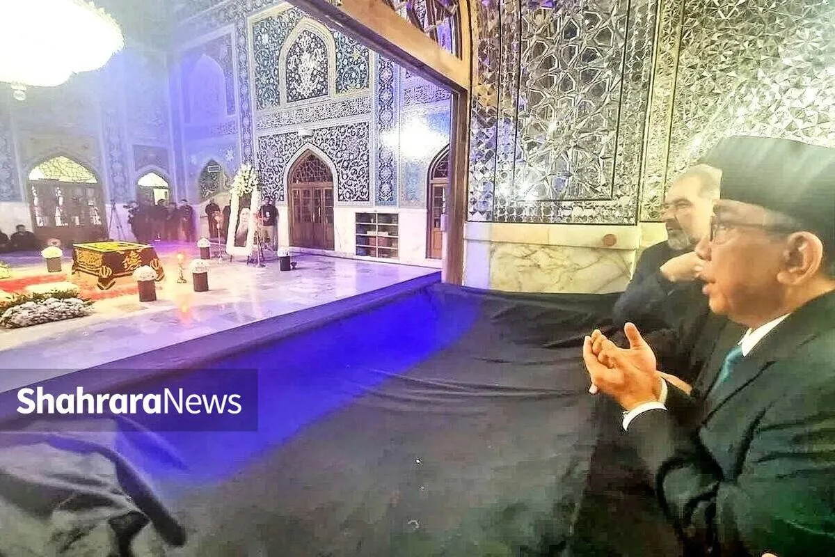 ادای احترام هیئت عالی‌رتبه اندونزی به مزار رهبر شهید انقلاب اسلامی در مشهد