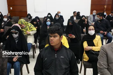 نشست صمیمانه شهردار با روشندلان در محفل انس با قرآن
