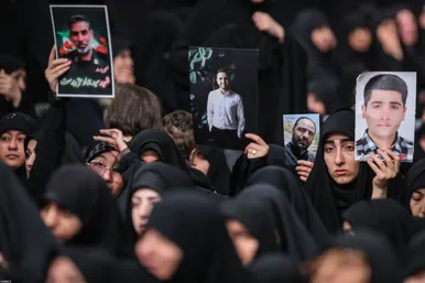 گزارش تصویری | مراسم بزرگداشت شهدای جنگ تحمیلی اخیر با حضور رهبر انقلاب اسلامی