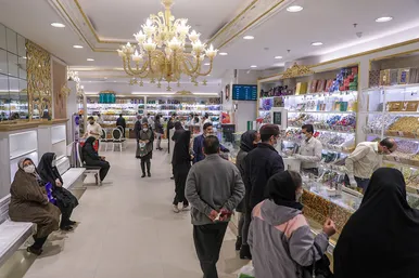 بازار مشهد در آستانه شب یلدا