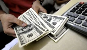 قیمت دلار در بازار امروز (۱۵ آبان ماه ۱۴۰۱) + جدول