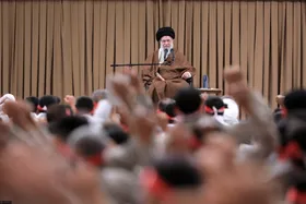 رهبر معظم انقلاب: بمباران خانه&zwnj;های مردم پیروزی نیست | حکم اعدام این سران جنایتکار باید صادر شود (۵ آذر ۱۴۰۳) + عکس و فیلم