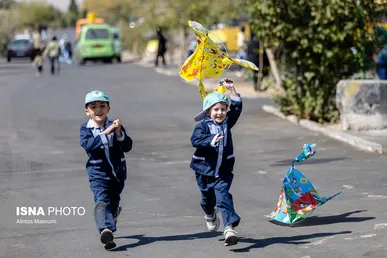 گزارش تصویری | پرواز بادبادک‌ها به یاد کودکان میناب