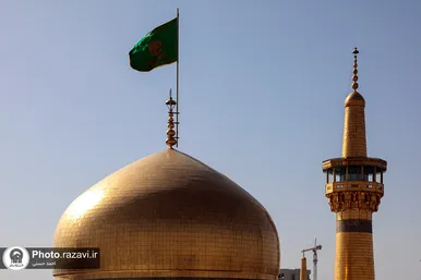 آیین تعویض پرچم گنبد حرم حضرت معصومه(س) و امام رضا (ع) به مناسبت آغاز دهه کرامت