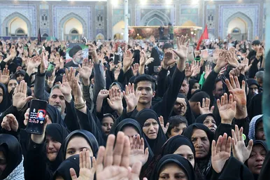 استقبال از پیکر شهدای خدمت در حرم رضوی