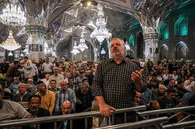  دعا برای سلامتی رئیس جمهور در حرم مطهر رضوی