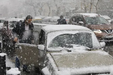 بارش برف در مشهد ۲