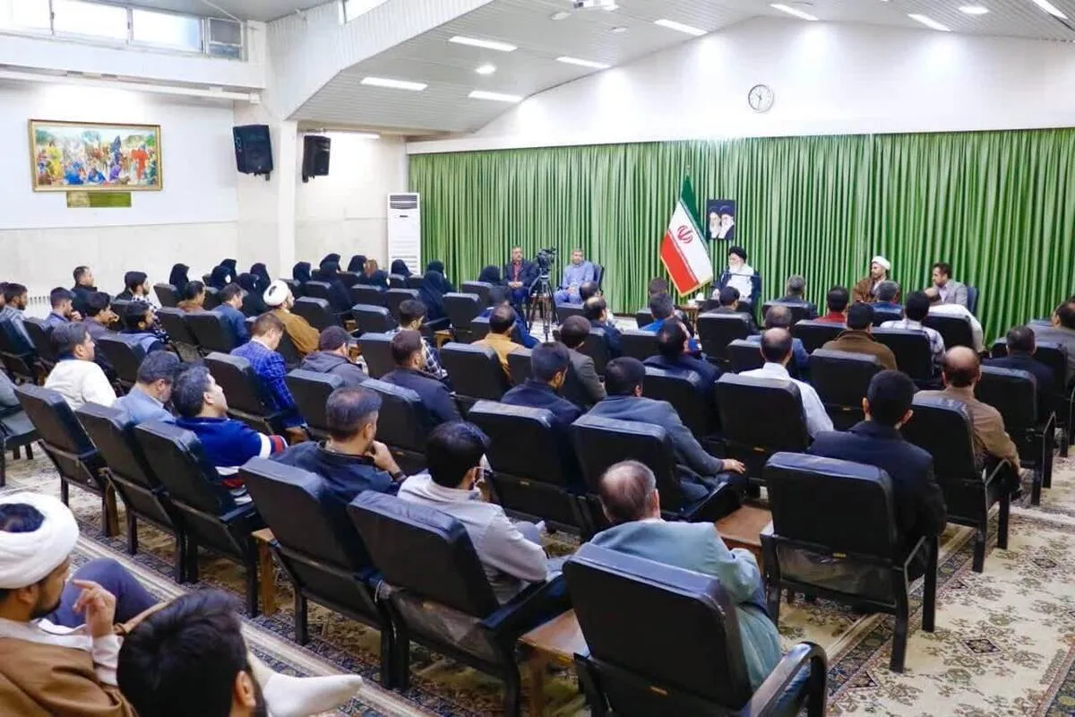 آیت‌الله علم‌الهدی: رسالت پرستاری، حیات بخشی به جامعه است| ایثار پرستاران با هیچ پاداشی قابل جبران نیست