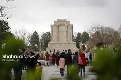 گزارش تصویری | گردشگران نوروزی در آرامگاه فردوسی