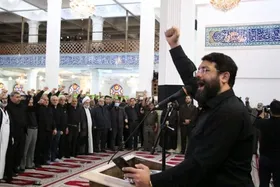 ویدئو| خواننده سلام فرمانده برای اربعین سرود خواند