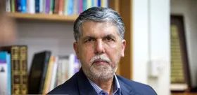 صالحی در پیامی توییتری: قلم&zwnj;ها و دوربین&zwnj;ها در کنار پزشکان و پرستارانند