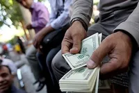 بررسی قیمت دلار در روز نیمه‌تعطیل در بازار مشهد (۱۰ دی ۱۴۰۴)‌