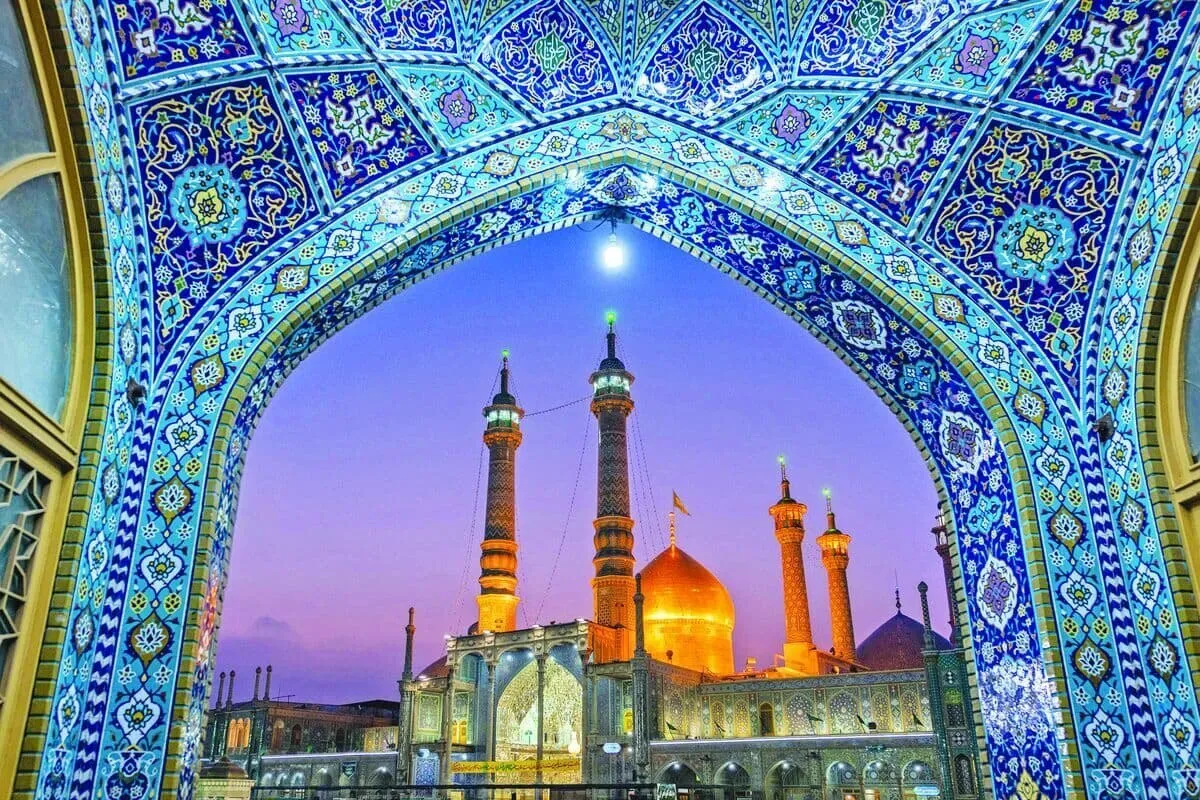 ویدئو | حال و هوای حرم حضرت معصومه (س) در لحظه تحویل سال ۱۴۰۳