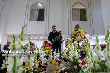 گل آرایی حرم مطهر رضوی در آستانه میلاد امام رضا (ع)