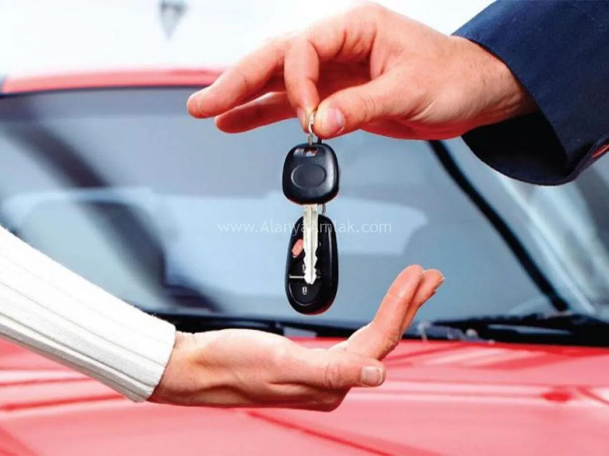 هنگام خرید ماشین دست دوم به چه نکاتی توجه کنیم؟ سن خودرو مهم‌تر است یا کارکرد؟