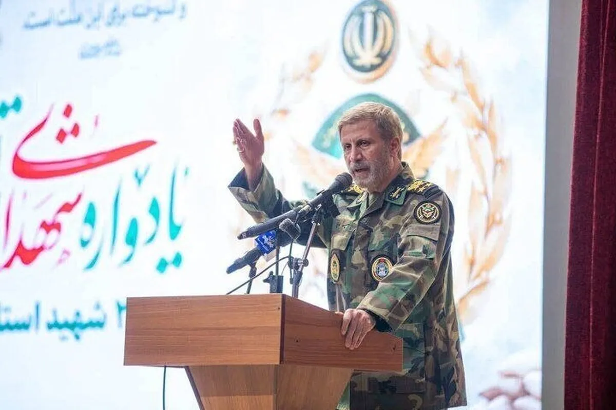 سرلشکر حاتمی: نیرو‌های مسلح با اقتدار و شجاعت در برابر دشمنان ایستاده‌اند