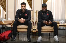 بیفوما همراه سرخ پوشان راهی قطر شد