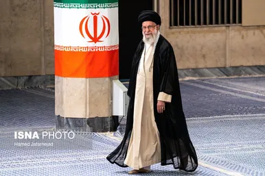 عکس‌هایی از حضور رهبر معظم انقلاب در شعبه اخذ رأی چهاردهمین انتخابات ریاست‌جمهوری