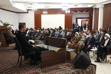 نشست صمیمانه شهردار با روشندلان در محفل انس با قرآن