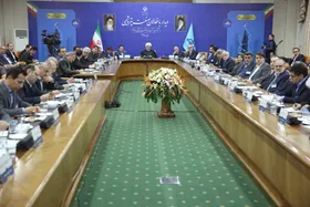 سرداران جبهه اقتصاد در کنار حضور شجاعانه و هشیارانه مردم همیشه در صحنه، باعث شکست دشمنان شده است