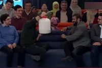 ویدئو | کادوی جذاب و متفاوت جناب‌خان برای هادی چوپان در برنامه «۱۰۰۱»