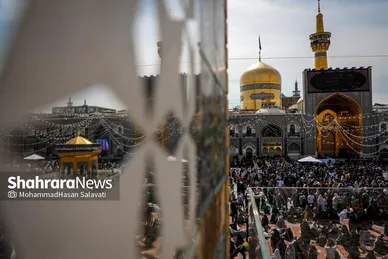 گزارش تصویری | لحظه تحویل سال در حرم مطهر امام رضا (ع)