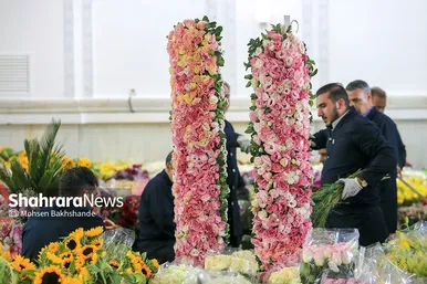 گل آرایی حرم مطهر رضوی در آستانه میلاد امام رضا (ع)