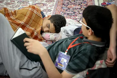 اعتکاف نوجوانان دهه هشتادی در حرم مطهر رضوی