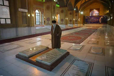 حضور رهبر معظم انقلاب در مرقد مطهر امام خمینی(ره) و گلزار شهیدان