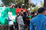 تجمع مهاجران افغانستانی‌ در حمایت از پنجشیر مقابل کنسولگری پاکستان در مشهد + فیلم