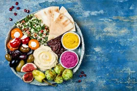برای کاهش فشار خون چه بخوریم؟ موادغذایی معجزه&zwnj;گر برای تنظیم و کاهش فشار خون