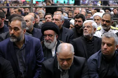 عکس‌هایی از اقامه نماز رهبر انقلاب بر پیکر مجاهد بزرگ شهید اسماعیل هنیه