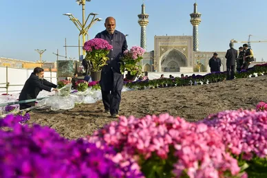 گل‌آرایی حرم مطهر رضوی در آستانه عید نوروز