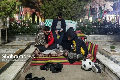 گزارش تصویری | مراسم احیای سومین شب قدر در جوار گلزارشهدای بهشت‌رضا(ع) (۳ فروردین ۱۴۰۴)