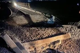 بازسازی پل خط آهن آق&zwnj;قلا آغاز شد