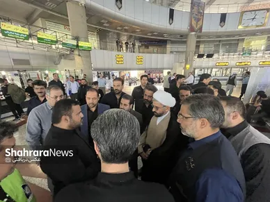 عکس| بازدید رئیس و جمعی از اعضای شورای اسلامی شهر مشهد از ایستگاه‌های استقبال زائران
