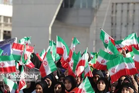 ویدئو | آغاز جشن&zwnj;های ۴۴ سالگی پیروزی انقلاب اسلامی با حضور دهه نودی ها در مشهد
