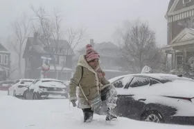 ویدئو| شدت طوفان برف در آمریکا