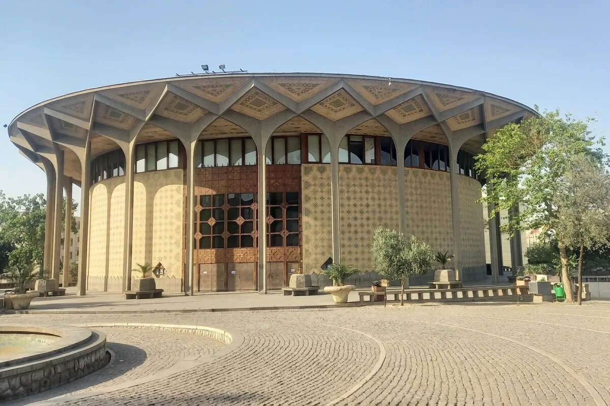 مجموعه تئاترشهر میزبان «زندانی خیابان دوم»