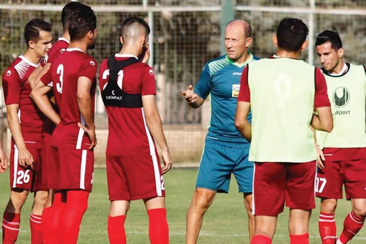 پرسپولیس بدون بلیت، بدون لباس!