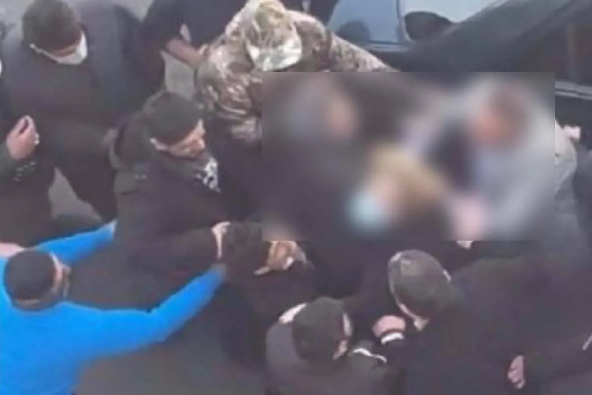 واکنش پلیس به رفتار خشن با یک زن در نزدیکی مدرسه «۱۳ آبان» تهران